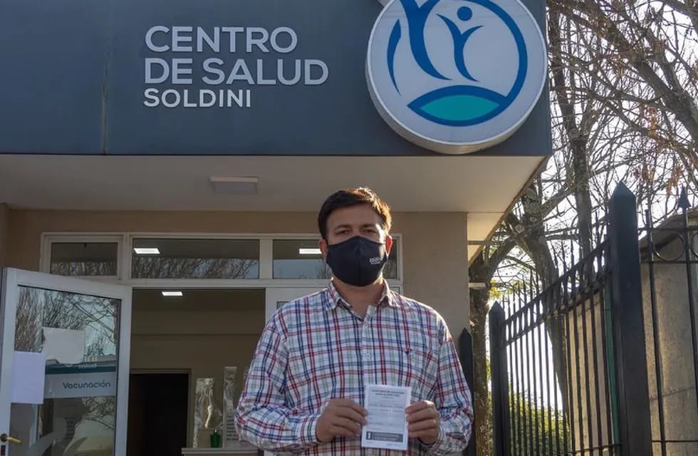 Presidente Comunal de Soldini se vacunó contra el Covid-19 (Facebook Alejandro Luciani)