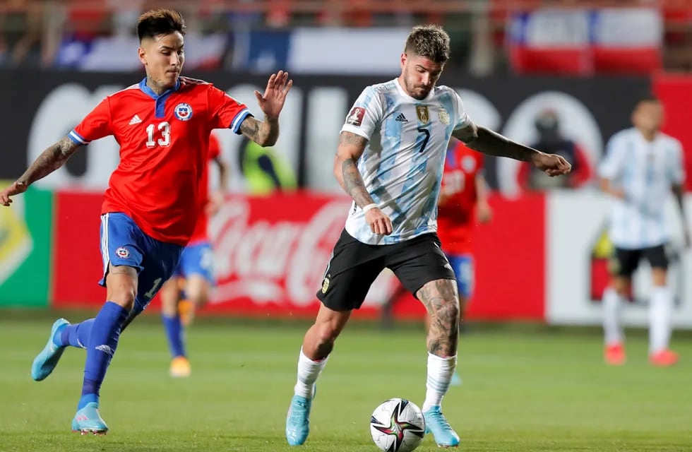 Rodrigo De Paul, uno de los referentes de la selección, planteó el mal trato recibido por Argentina en Chile. Afuera por amarillas (AP).