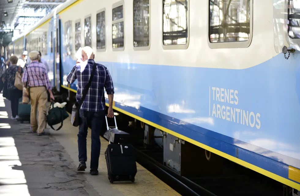 El tren conecta a Córdoba con Buenos Aires en 21 horas.