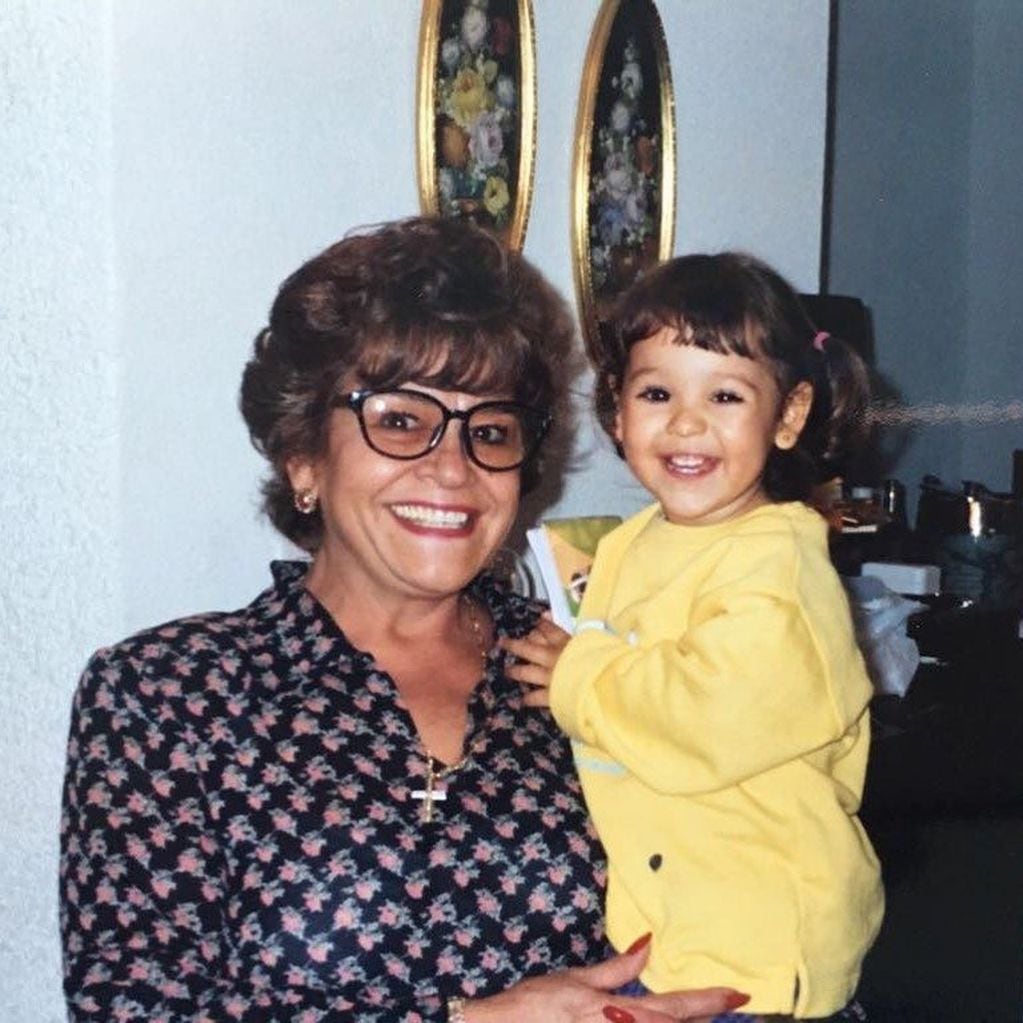 Danna Paola con su abuela Chelo (Instagram)