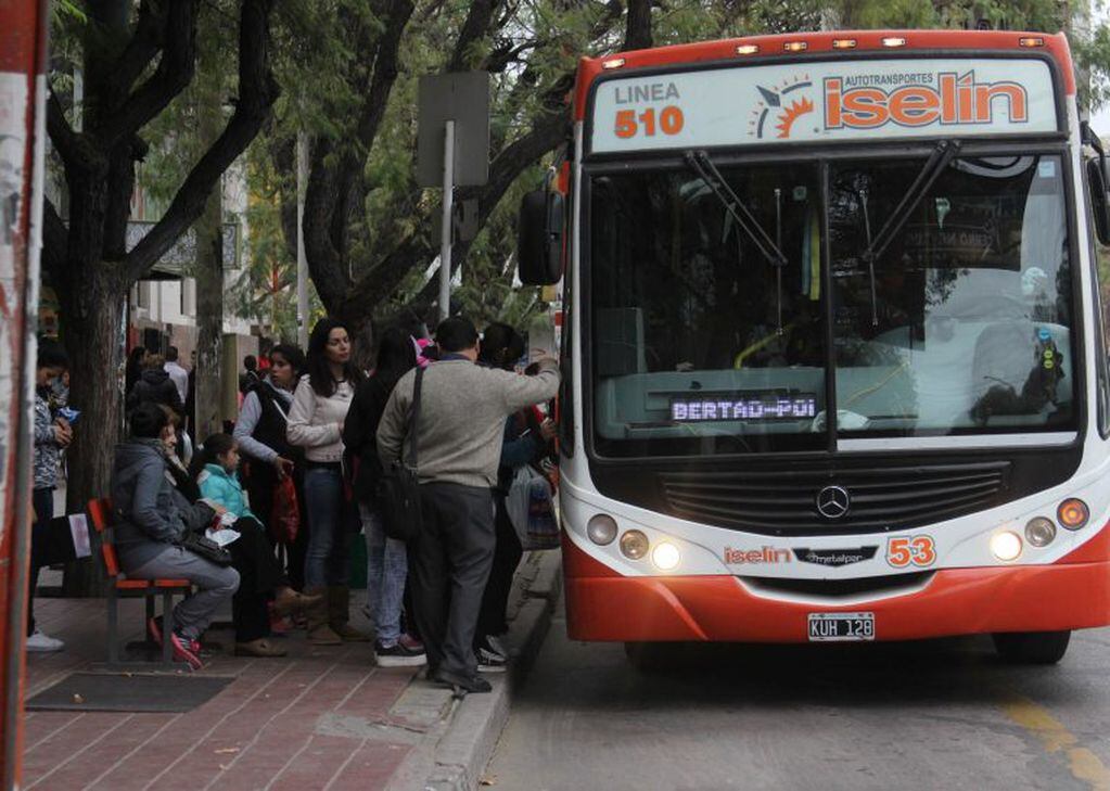 Las frecuencias del sistema de colectivos es una de las mayores críticas de los usuarios de transporte público.