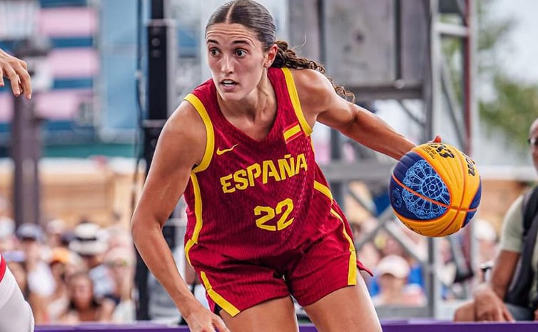 Representa a España en el básquet 3x3.