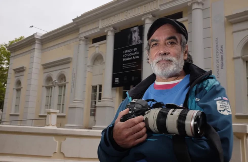 Delfo Rodríguez, un fotoreportero mendocino que fue maestro de muchos y trabajó en los medios más importantes de Mendoza, falleció ayer de un ACV a los 68 años de edad. Gentileza aRGra