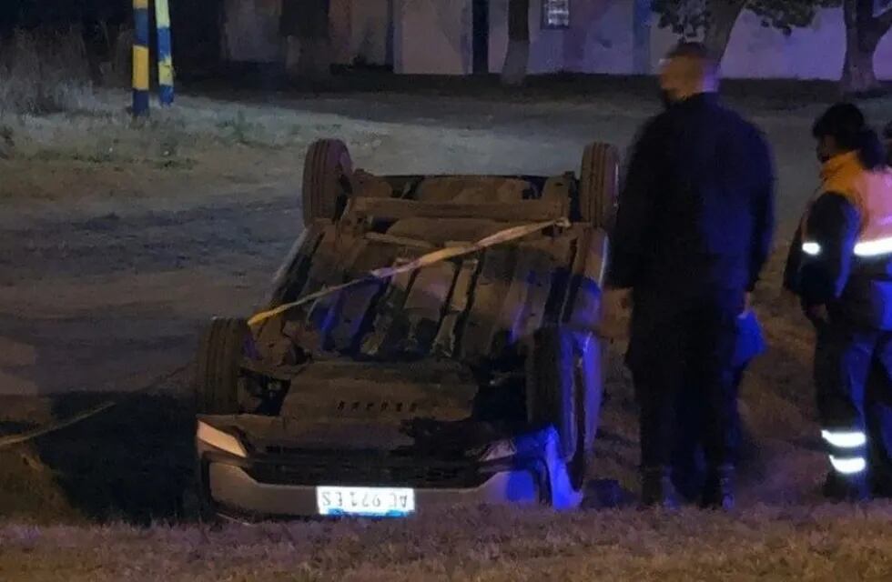 El destrozado auto del presunto violador de Ibarlucea (@vaalurc1)