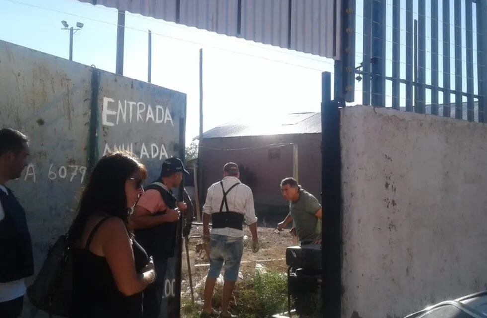 Efectivos policiales y personal de Justicia de Mendoza, allanaron la vivienda donde reside Nicolás Gil Pereg.