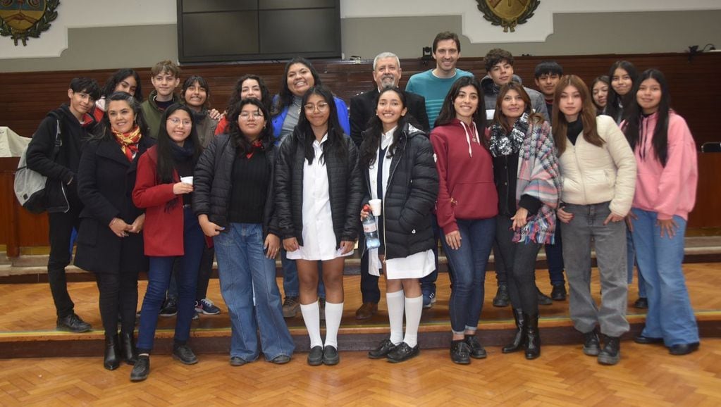 Alumnos de 4° y 5° año del Colegio n° 1 "Teodoro Sánchez de Bustamante" visitaron la Legislatura jujeña.