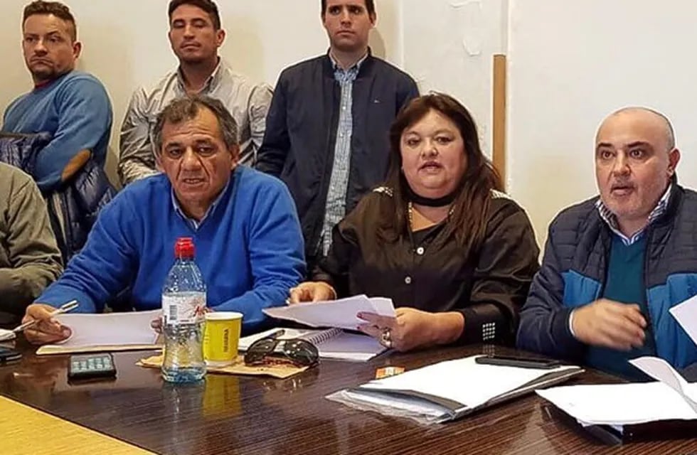 Grisel Cardozo, Presidenta del club y Florencio Belotto, presentes en la reunión en el Consejo Federal del Interior.