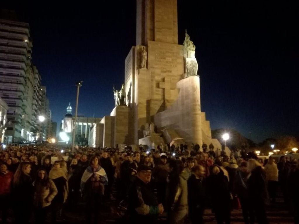 Concentración en el Monumento para exigir el desafuero de Cristina.