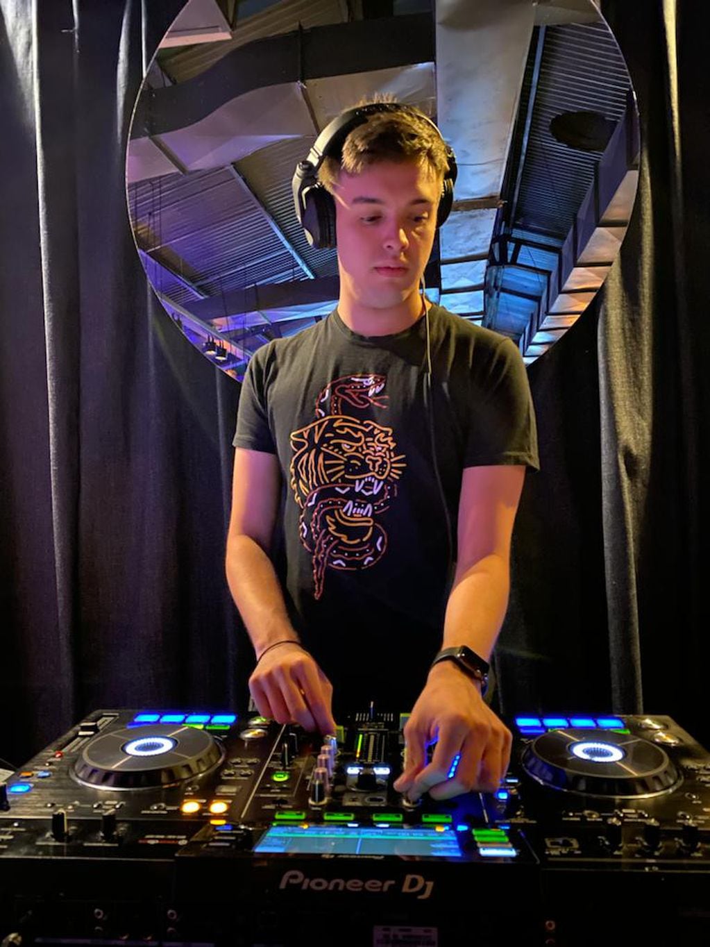 Facundo empezó a trabajar como DJ a los 15 años.