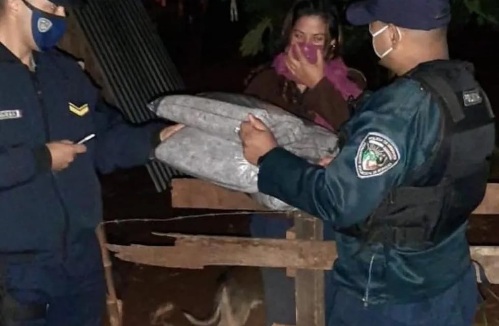 En Roca una mujer se presentó a pedir frazadas a la policía para sus hijos