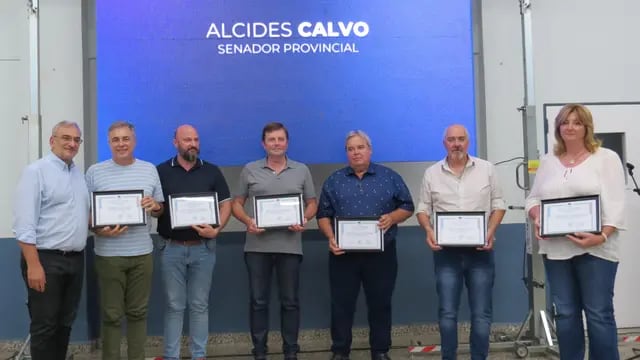 Reconocimiento a Intendentes y Presidentes Comunales por parte del senador Alcides Calvo
