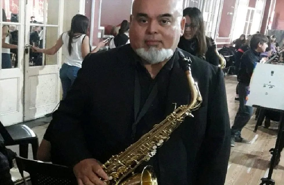 Murió de coronavirus el saxofonista Claudio Contreras (La Capital)