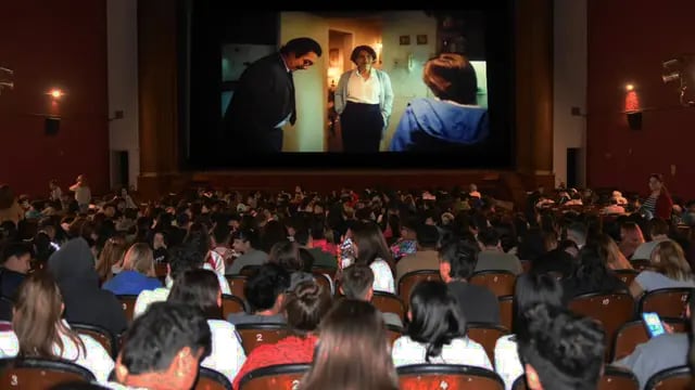 Miles de estudiantes pudieron ver "Argentina, 1985", en el Cine Belgrano