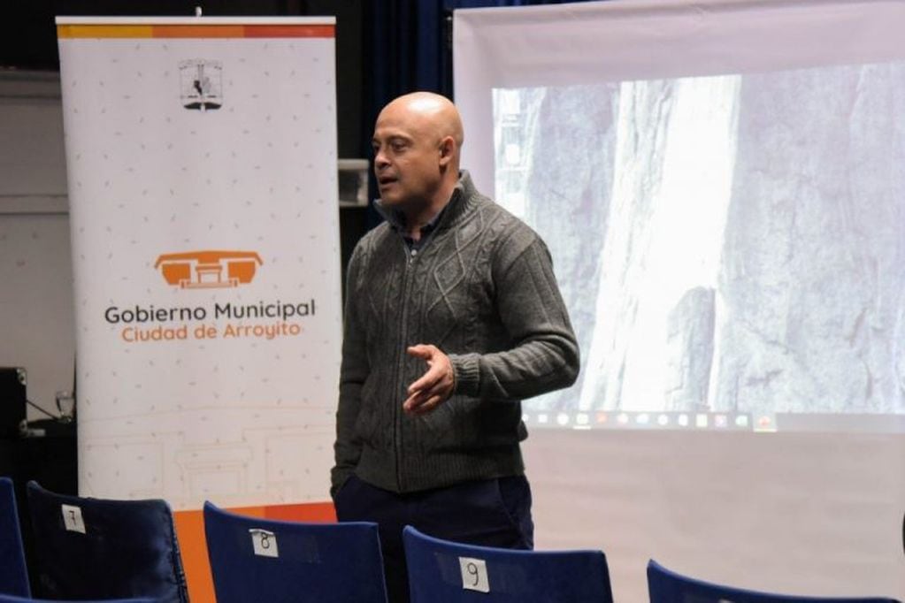 Capacitación poda domiciliaria en Arroyito a cargo del Ing. Manuel Carabajal