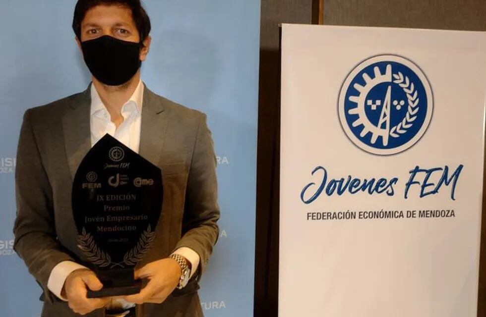 La Federación Económica de Mendoza (FEM) entregó el Premio Joven Empresario Mendocino a Ragazzone de la empresa Uco Drone. Gentileza