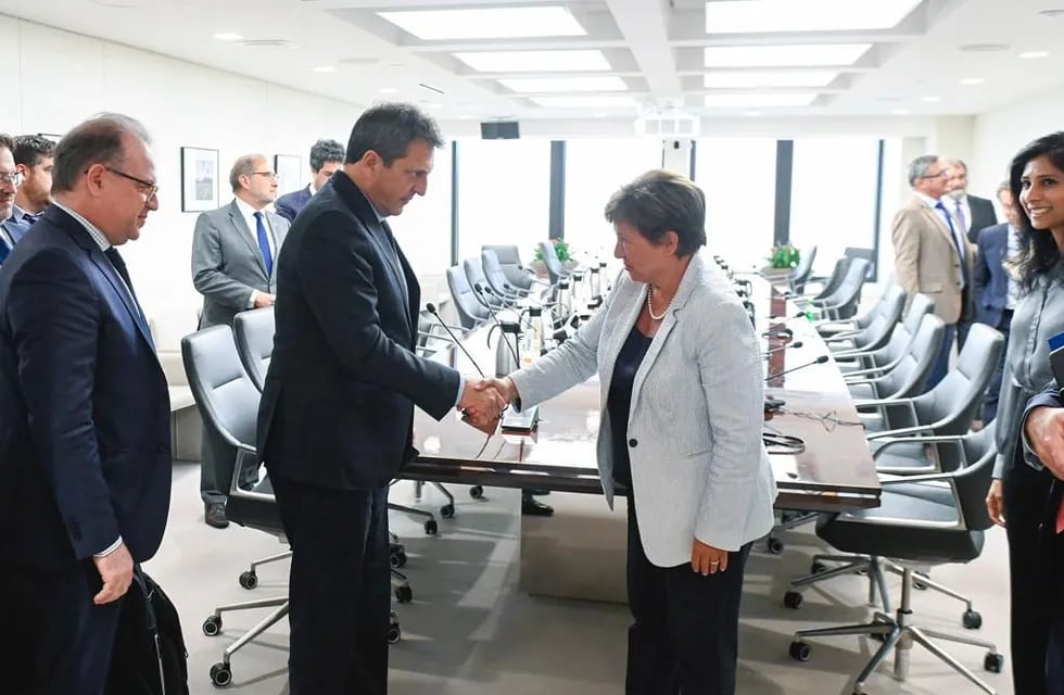 El ministro de Economía, Sergio Massa, y la titular del FMI, Kristalina Georgieva. Foto: Prensa Ministerio de Economía