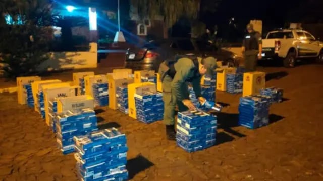 Abandonan contrabando de cigarrillos en Montecarlo