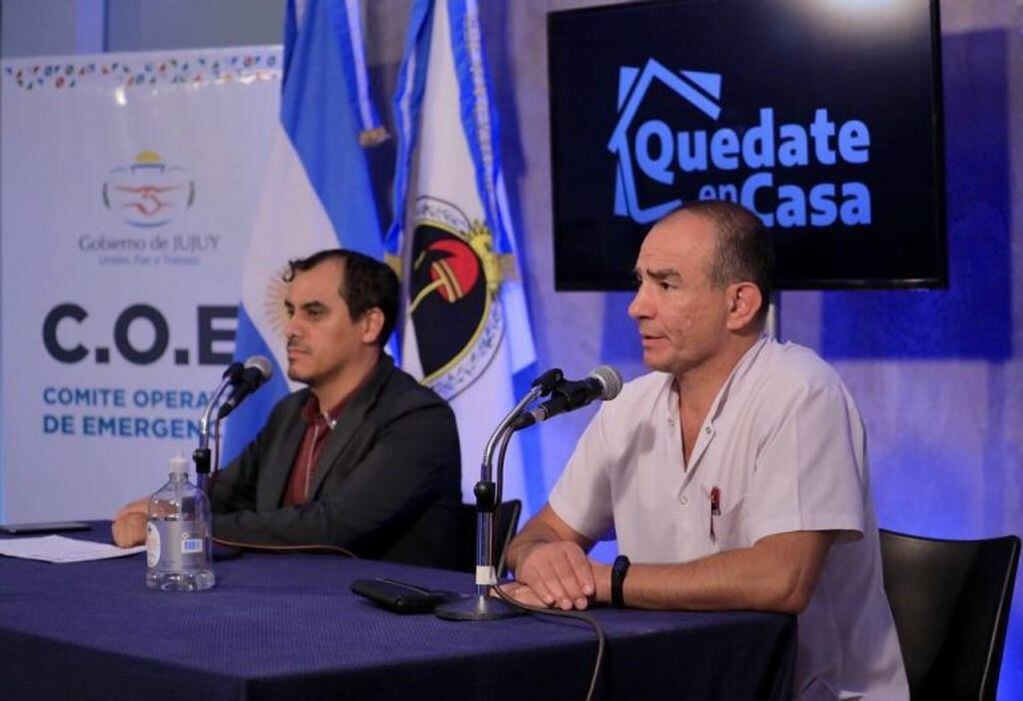 El director del COE, Omar Gutiérrez, y el director  provincial de Salud, Pablo Jure, informaron las últimas novedades del COE.