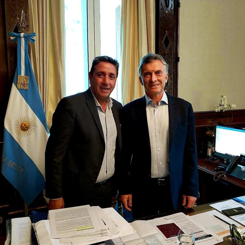 Daniel Salibi con el presidente Mauricio Macri a pocas horas de que deje su mandato. (Facebook Daniel Salibi)