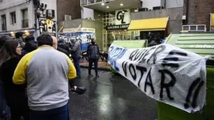 Protesta en la sede de Rosario Central