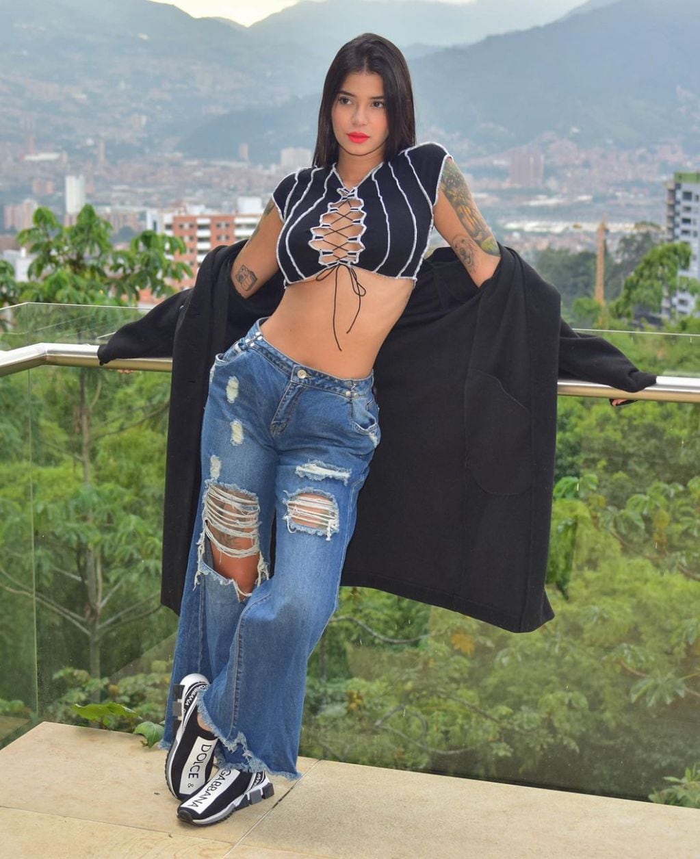 Jenn Muriel posó desde las Maldivas con una bikini de tiras cruzadas No necesita descripción