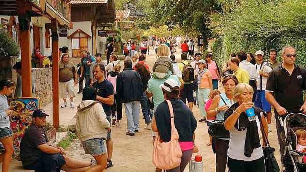 El “pueblo peatonal”. La Cumbrecita ya tiene asegurada la ocupación de sus plazas para Semana Santa (LaVoz).