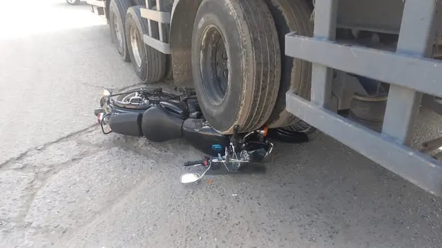 Accidente Arroyito motocicleta y camión ruta 19