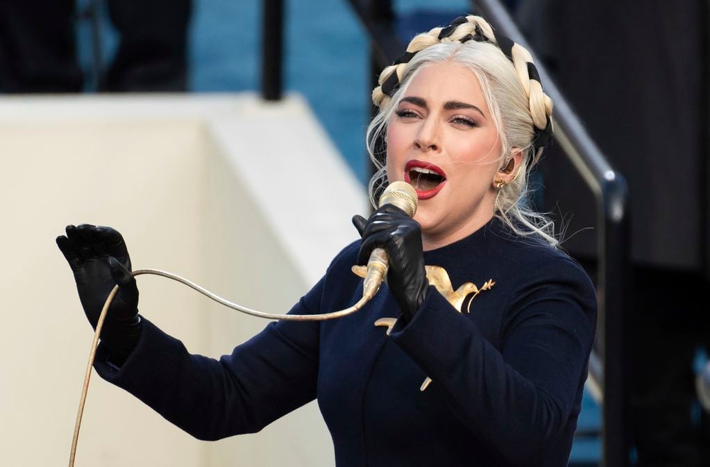 Revelaron que Lady Gaga usó un chaleco anti balas durante la toma presidencial de Joe Biden. (Foto: Pool - AFP)