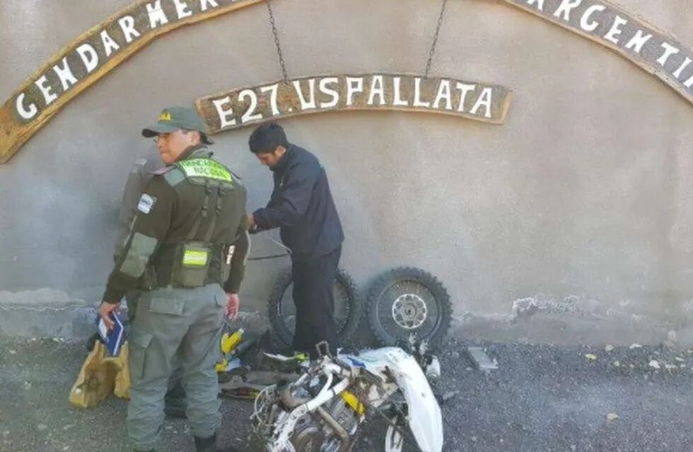 Gendarmería descubrió que un mendocino cruzó la frontera entre Argentina y Chile con una moto nueva escondida en el baúl de su auto