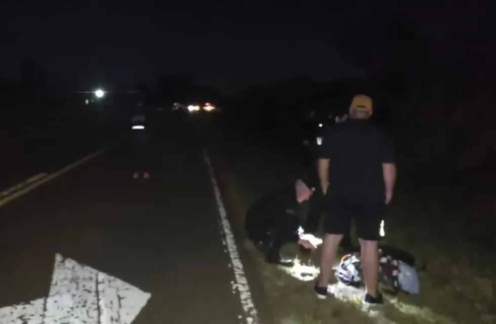 San Antonio: mujer pierde la vida tras colisión entre una camioneta y una motocicleta.