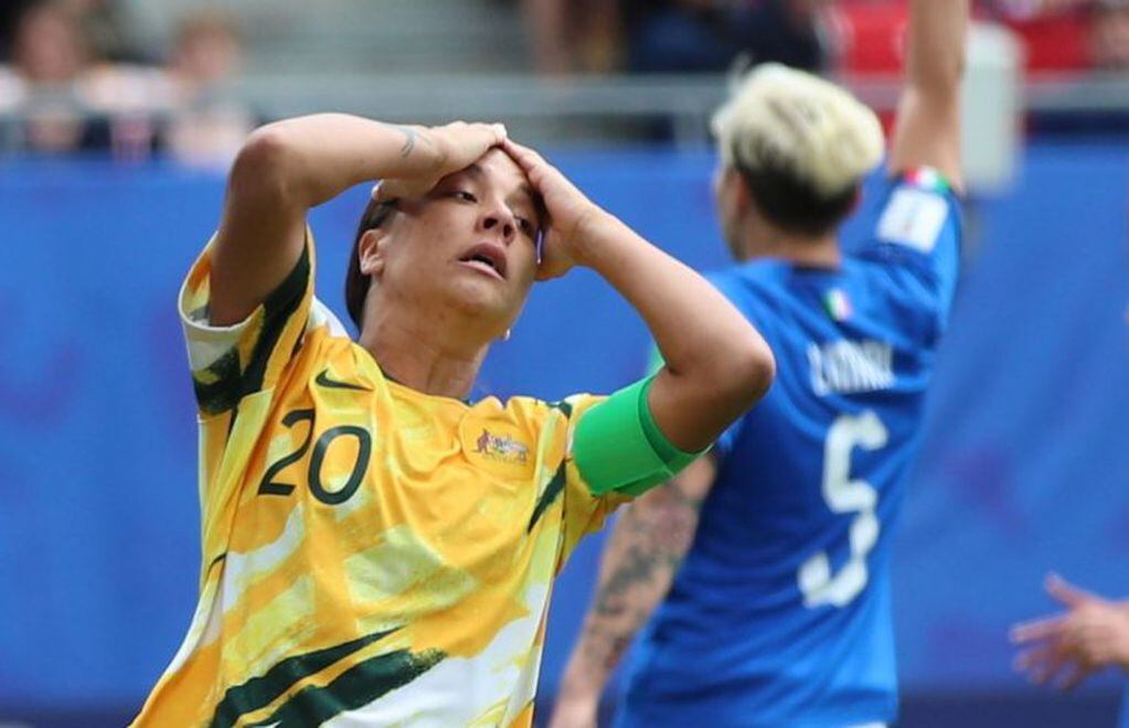 La frustración en las australianas que no pudieron mantener la victoria en el primer partido (Foto: EFE/EPA/TOLGA BOZOGLU)
