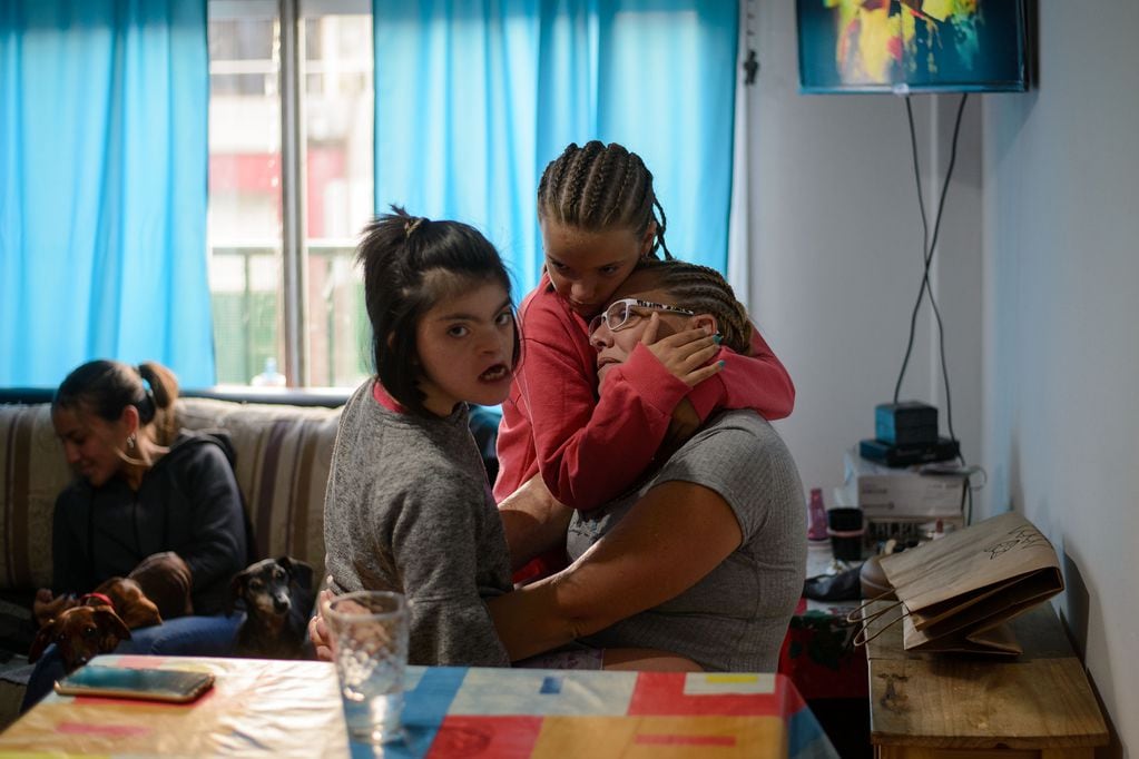 Una familia adoptó a una niña con discapacidad y su historia conmociona a todos. Foto Río Negro.