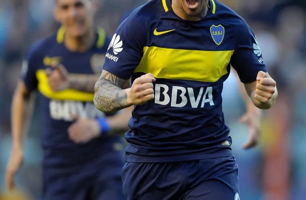 Boca vs Quilmes festejo golrnBoca Juniors' forward Dario Benedetto (C) celebrates with teammates after scoring the team's second goal against Quilmes during their Argentina First Division football match, at La Bomboneral stadium, in Buenos Aires, on Septe
