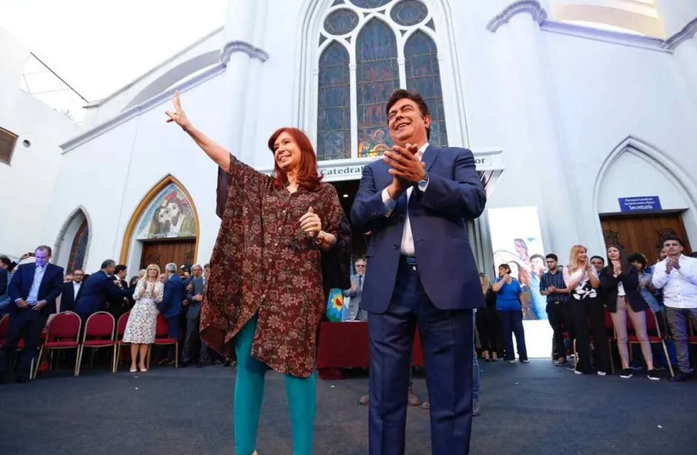 Cristina Kirchner y Fernando Espinoza (Unidad Ciudadana).