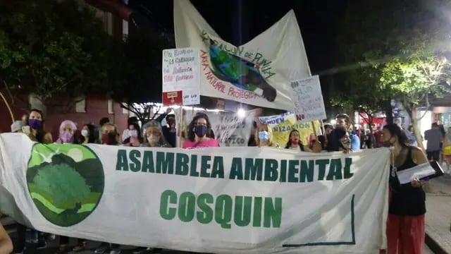 Marcha "por el agua, la tierra y la vida" en Cosquín.