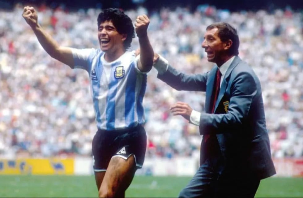 Carlos Bilardo festejando junto a Diego Maradona