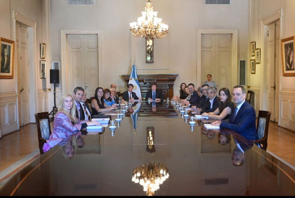 La primera reunión de gabinete del gobierno de Javier Milei.
