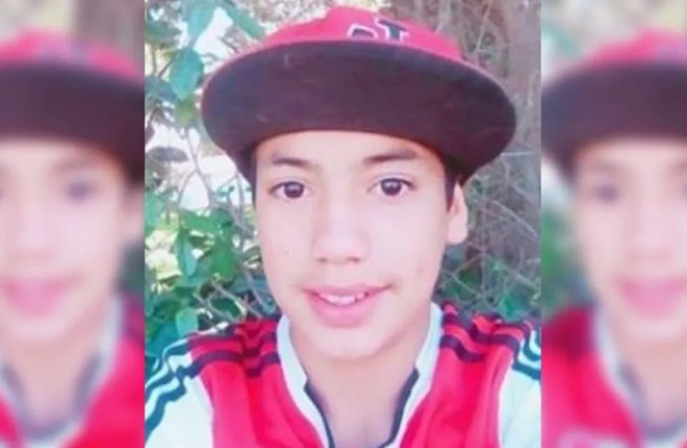 Juan Gambini, un adolescente de 15 años, se encuentra en coma desde el viernes, luego de haber sido golpeado en la cabeza con una baldosa durante un partido de fútbol, en el medio de una batalla generalizada.