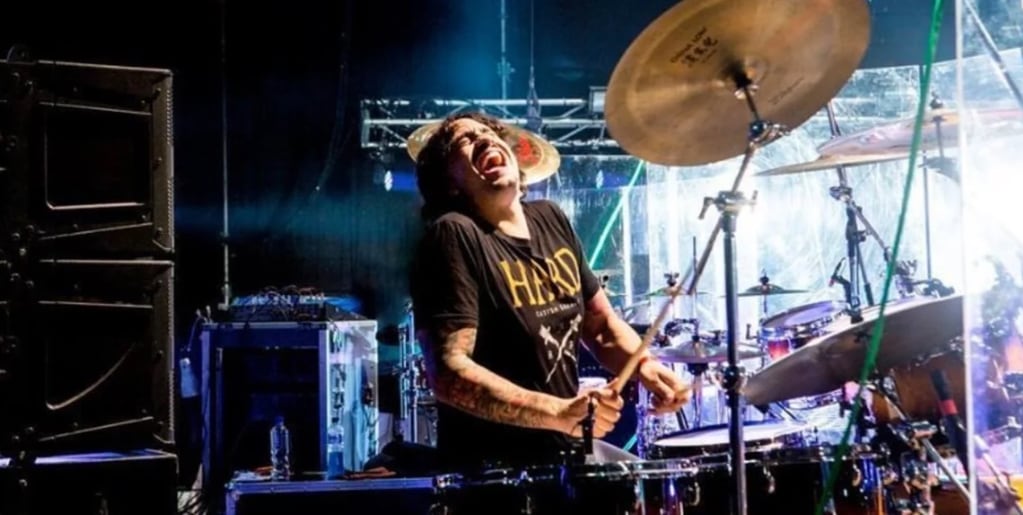 Video: el Indio compartió parte del emocionante recital en beneficio de su baterista 