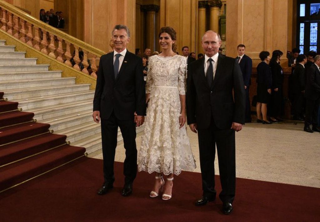 Vladimir Putin con Mauricio Macri y Juliana Awada (REUTERS)
