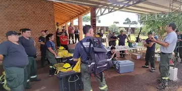 Bomberos de Santa Fe llegaron a Caraguatay para brindar apoyo en la lucha contra el fuego
