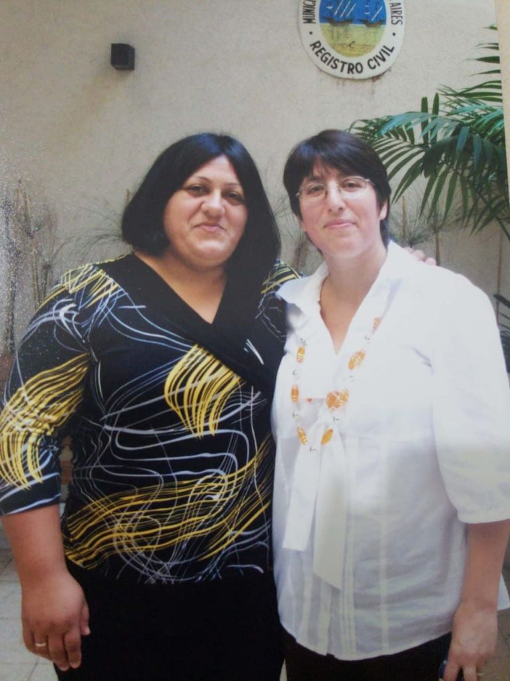Miriam y Claudia estan juntas hace 17 años. Ellas, eligieron la Capital Federal para alejarse de los mandatos familiares y vivir su sexualidad de una manera libre.