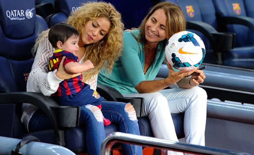 Shakira, junto a su suegra Monserrat Bernabeu