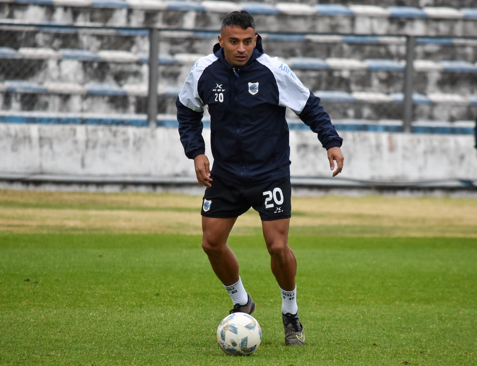 Francisco Molina, una pieza clave en el elenco de Matías Módolo y que ya sabe lo que es marcarle un gol al "Patrón", irá desde el arranque este domingo en Paraná.