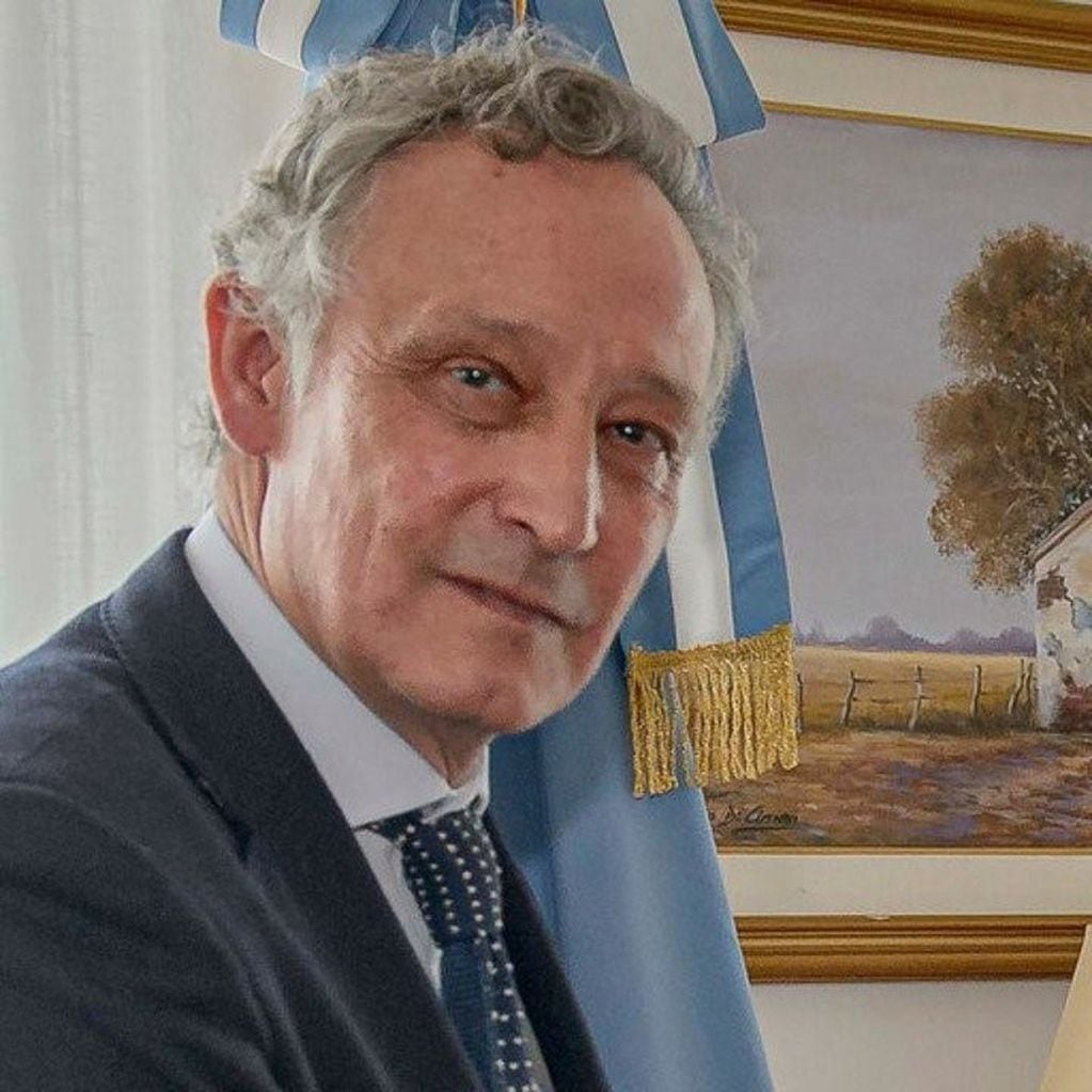 El embajador argentino en Francia, Mario Verón Guerra.