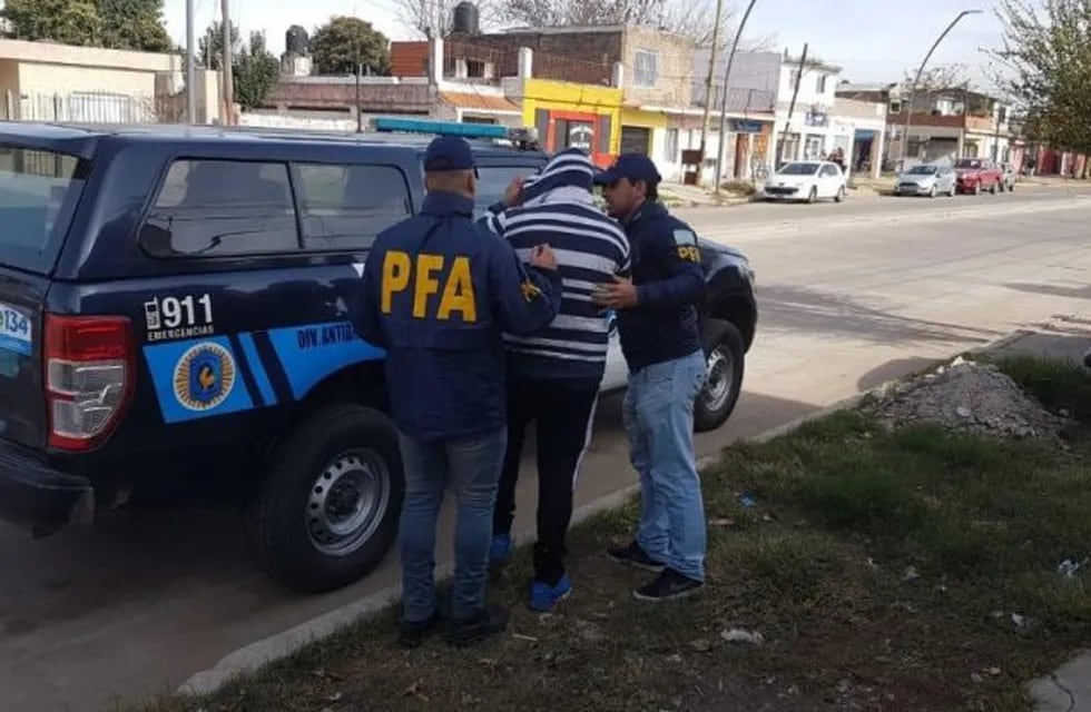 Detienen a un policía acusado de encubrir a la banda de la narcoconcejala (@JoseljuarezJOSE)