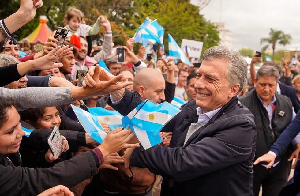 El presidente y candidato a reelección, Mauricio Macri, durante un acto de campaña con sus seguidores en la localidad de Reconquista, provincia de Santa Fe. Crédito: EFE/ Guido Martini/JUNTOS POR EL CAMBIO.