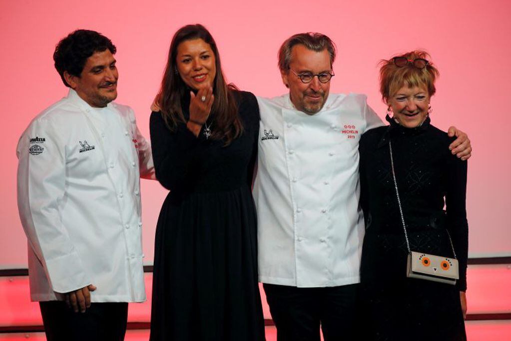 Newly awarded three-star Michelin chefs, Chef Laurent Petit, for his restaurant Le Clos des Sens in Annecy, and Chef Mauro Colagreco, for his restaurant Mirazur in Menton, react on stage with their wives during the Michelin Guide 2019 award ceremony in Paris, France, January 21, 2019.  REUTERS/Philippe Wojazer
