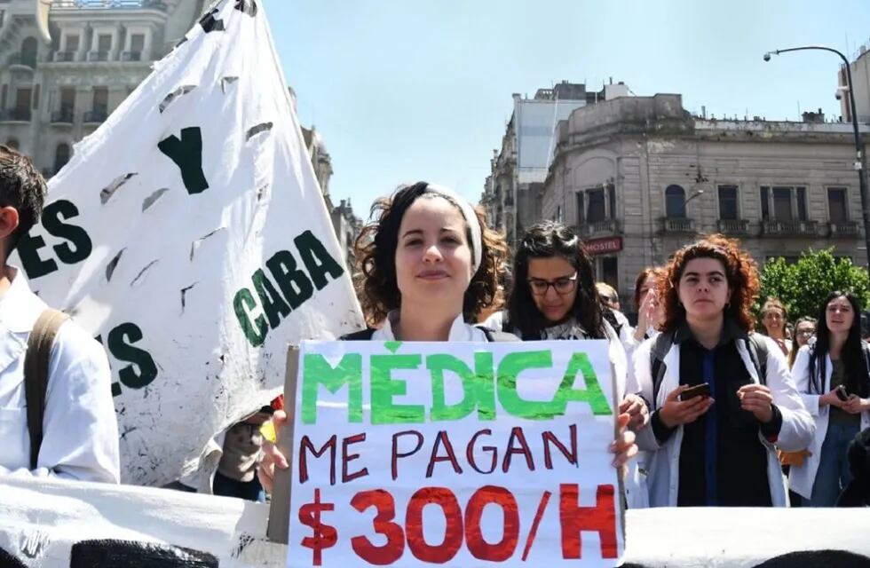 Médicas y enfermeras se suman a la movilización de este jueves en defensa de sus salarios