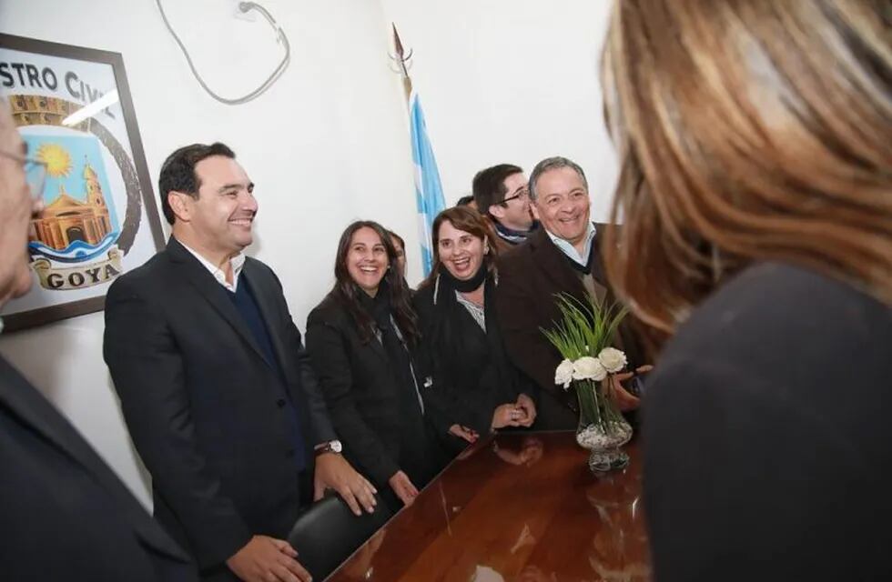 El gobernador de Corrientes inauguró un nuevo registro civil en Corrientes.